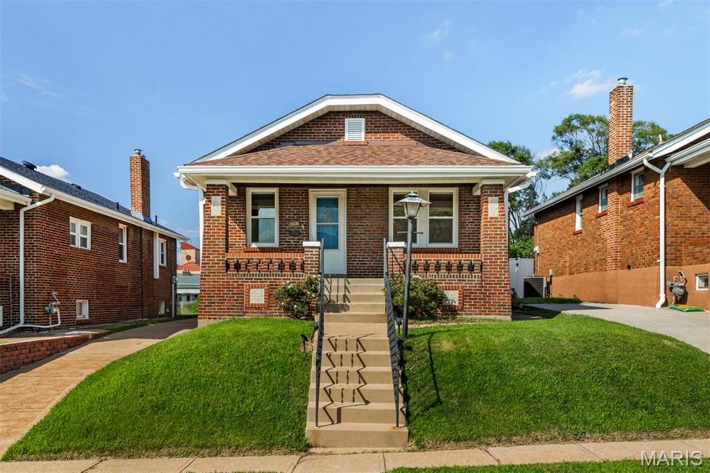 835 Catskill Drive, St Louis, MO 63125