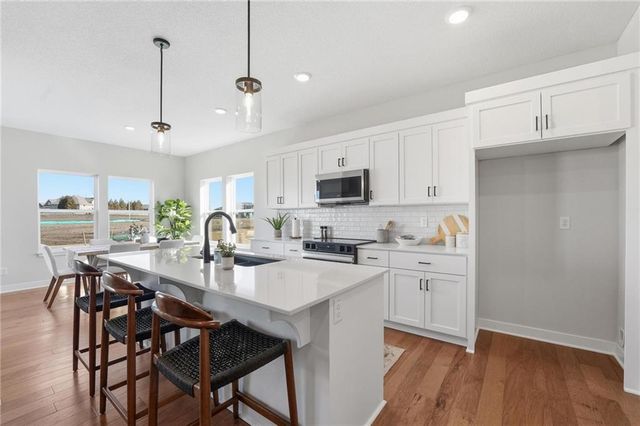 9006 SW 4th Street, Blue Springs, MO 64064