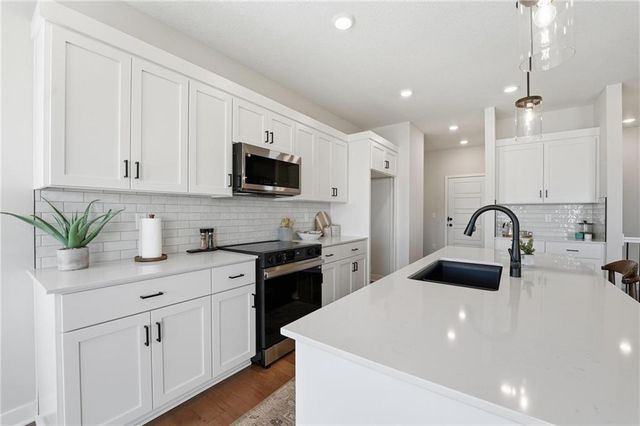 9006 SW 4th Street, Blue Springs, MO 64064