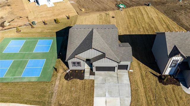 9006 SW 4th Street, Blue Springs, MO 64064