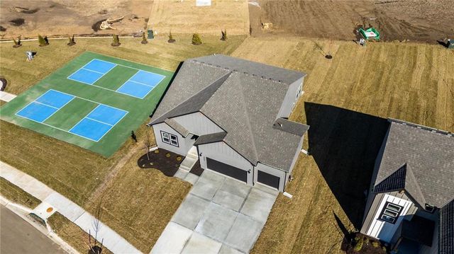 9006 SW 4th Street, Blue Springs, MO 64064