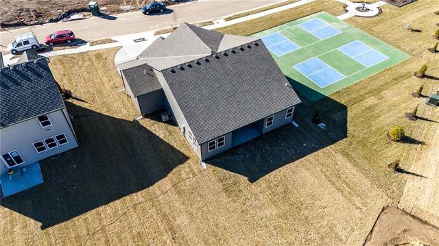 9006 SW 4th Street, Blue Springs, MO 64064