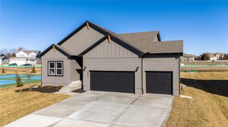 9006 SW 4th Street, Blue Springs, MO 64064