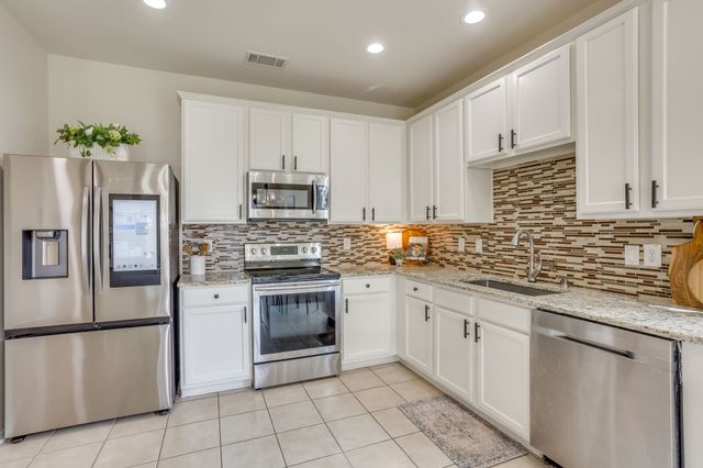 12517 Patnoe Drive, Fort Worth, TX 76028