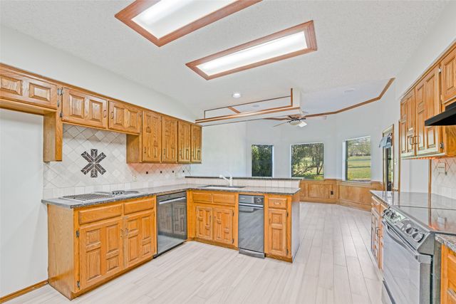 3 Oak Village Court, Trophy Club, TX 76262