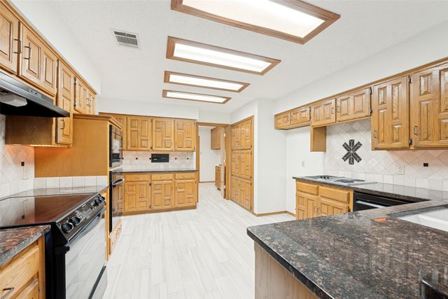 3 Oak Village Court, Trophy Club, TX 76262
