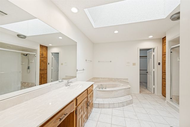 3 Oak Village Court, Trophy Club, TX 76262