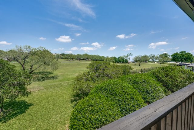 3 Oak Village Court, Trophy Club, TX 76262