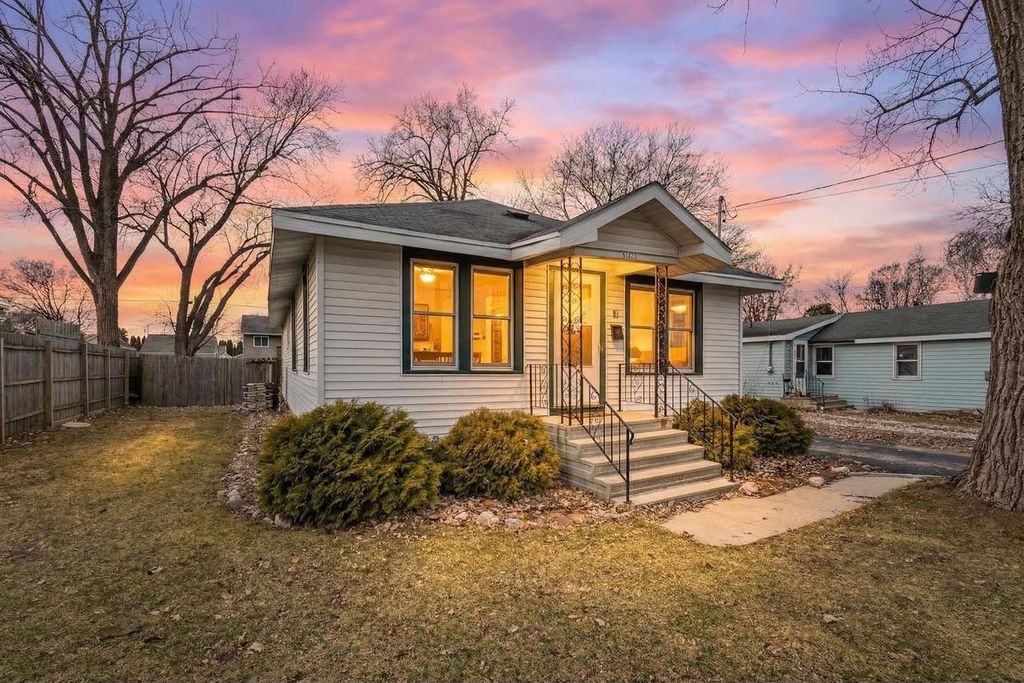 2225 MT VERNON STREET, Oshkosh, WI 54901