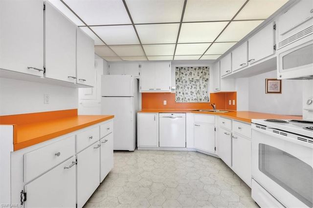 848 Collier CT 304, Marco Island, FL 34145