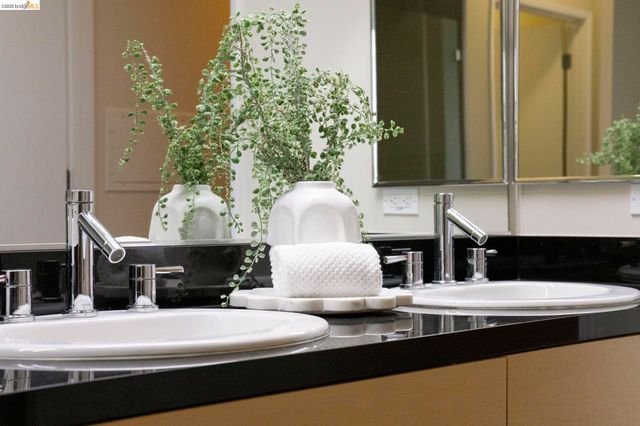 311 2nd St 311, Oakland, CA 94607