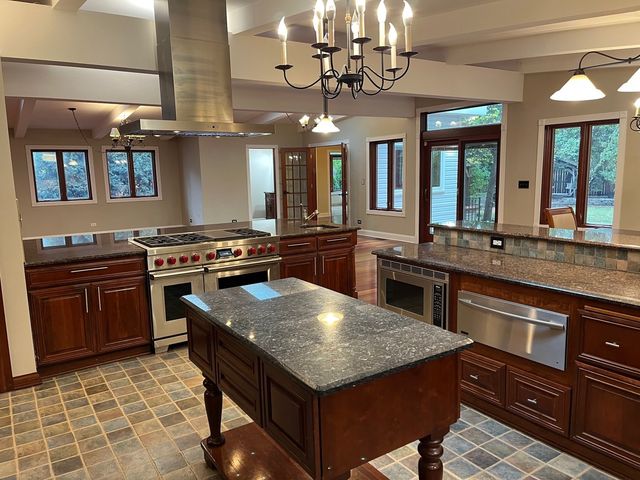 1821 E Boulder Drive, Mount Prospect, IL 60056