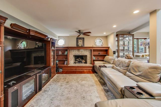 1821 E Boulder Drive, Mount Prospect, IL 60056