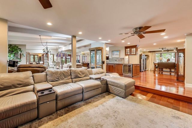 1821 E Boulder Drive, Mount Prospect, IL 60056