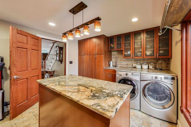 1821 E Boulder Drive, Mount Prospect, IL 60056