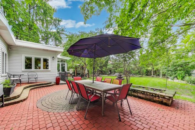 1821 E Boulder Drive, Mount Prospect, IL 60056