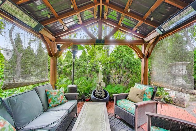 1821 E Boulder Drive, Mount Prospect, IL 60056