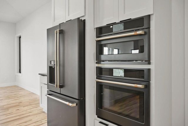 2015 Wellington Place, Cottage Grove, WI 53527