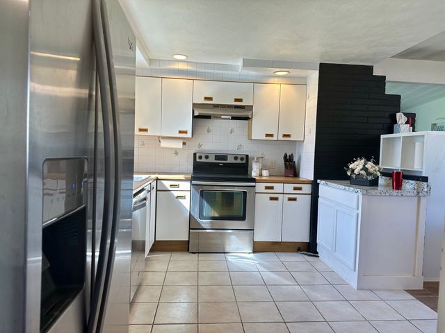 220 Beacon St, Framingham, MA 01701