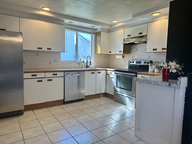 220 Beacon St, Framingham, MA 01701