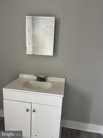 8 E 24TH ST, Wilmington, DE 19802