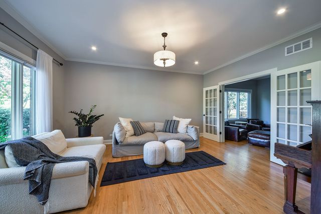 24 Winners Cup Circle, Wheaton, IL 60189