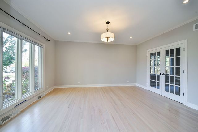 24 Winners Cup Circle, Wheaton, IL 60189