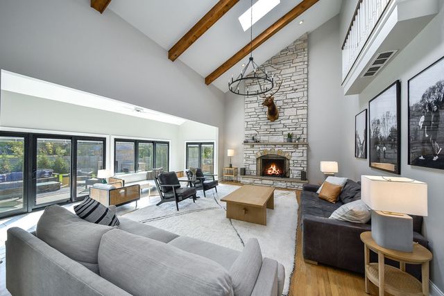 24 Winners Cup Circle, Wheaton, IL 60189