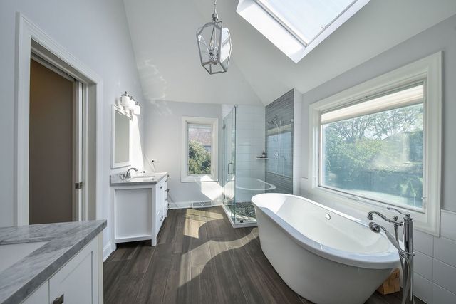 24 Winners Cup Circle, Wheaton, IL 60189