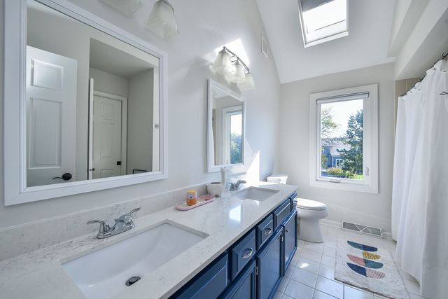 24 Winners Cup Circle, Wheaton, IL 60189