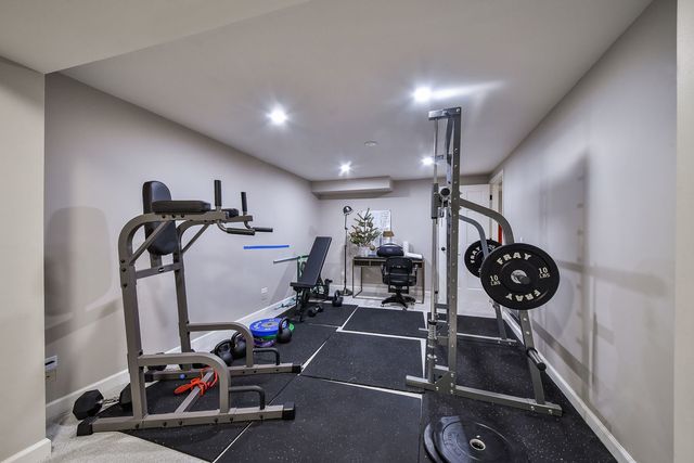 24 Winners Cup Circle, Wheaton, IL 60189