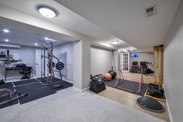 24 Winners Cup Circle, Wheaton, IL 60189