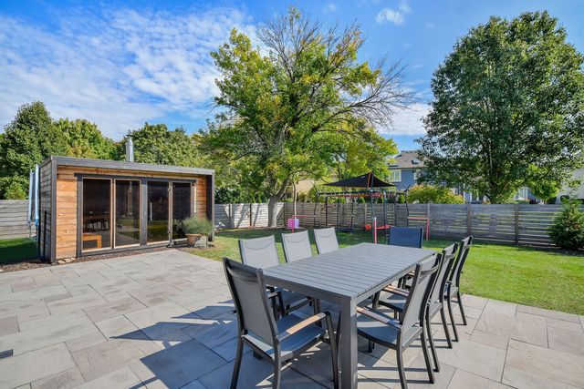 24 Winners Cup Circle, Wheaton, IL 60189