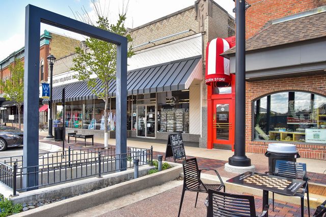 24 Winners Cup Circle, Wheaton, IL 60189