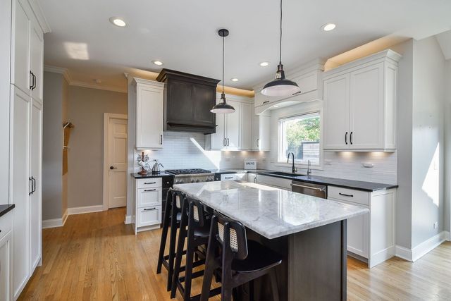 24 Winners Cup Circle, Wheaton, IL 60189