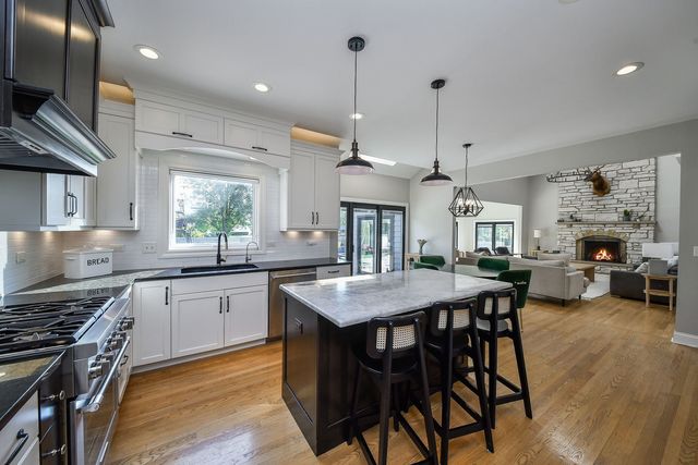 24 Winners Cup Circle, Wheaton, IL 60189