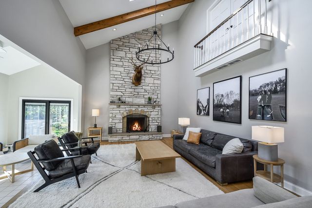 24 Winners Cup Circle, Wheaton, IL 60189