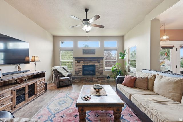 2662 W 2325 N, Farr West, UT 84404
