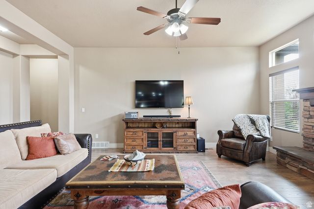 2662 W 2325 N, Farr West, UT 84404