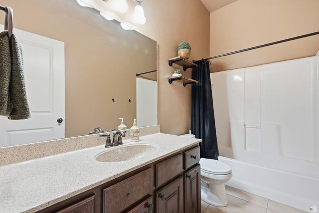 2662 W 2325 N, Farr West, UT 84404