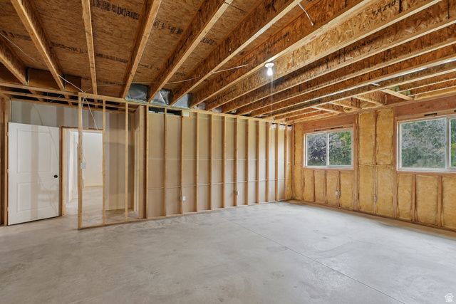 2662 W 2325 N, Farr West, UT 84404