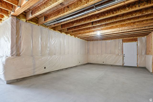 2662 W 2325 N, Farr West, UT 84404