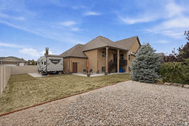 2662 W 2325 N, Farr West, UT 84404