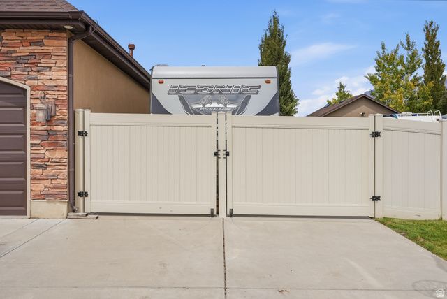 2662 W 2325 N, Farr West, UT 84404