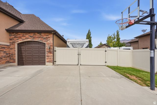 2662 W 2325 N, Farr West, UT 84404