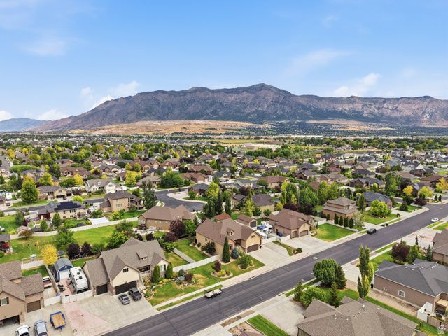 2662 W 2325 N, Farr West, UT 84404