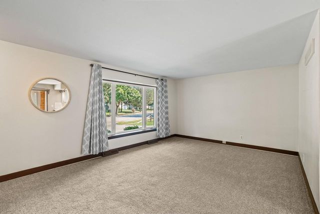 1277 Market PLACE, Waukesha, WI 53189