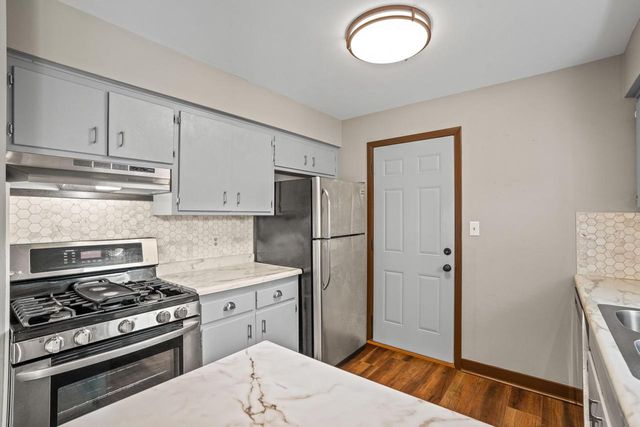 1277 Market PLACE, Waukesha, WI 53189