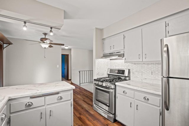 1277 Market PLACE, Waukesha, WI 53189