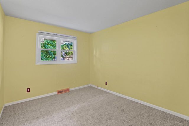 1277 Market PLACE, Waukesha, WI 53189